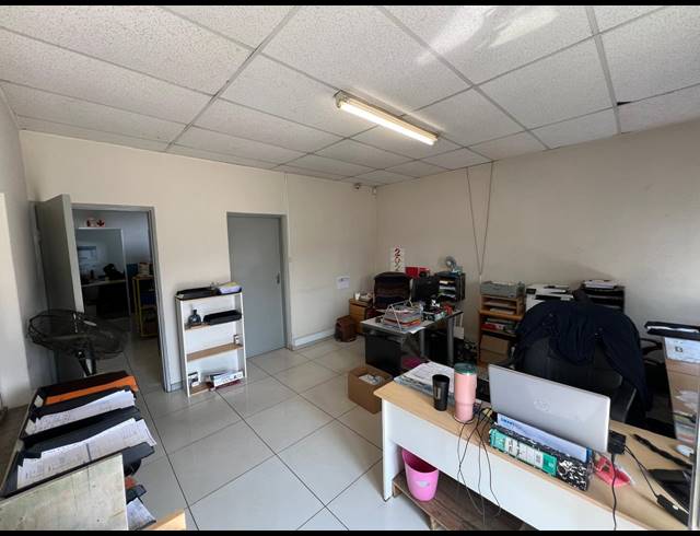350M² WAREHOUSE TO LET IN LASER PARK